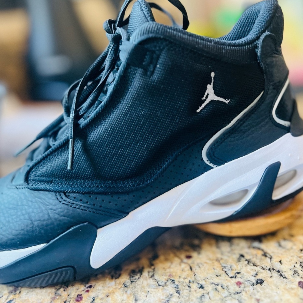 Jordan Max Aura 4 Black Metallic Silver mens size 9.5 Like new style DN3687-002 - Picture 2 of 10